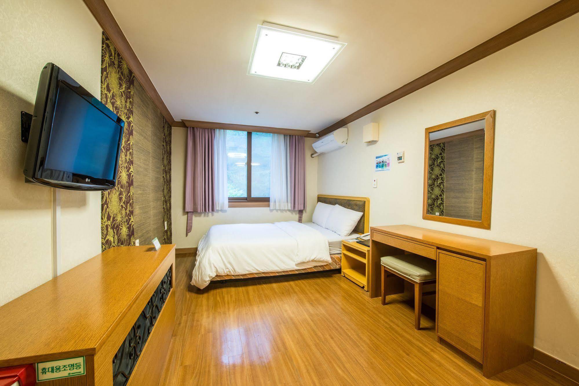 Osaek Greenyard Hotel Янъян Экстерьер фото