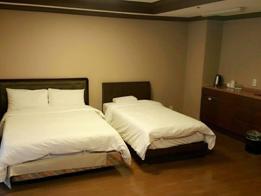 Osaek Greenyard Hotel Янъян Экстерьер фото